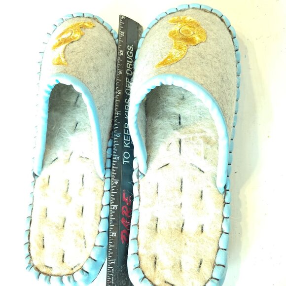 Authentic Mongolian Men's Slippers - Picture 2 of 8